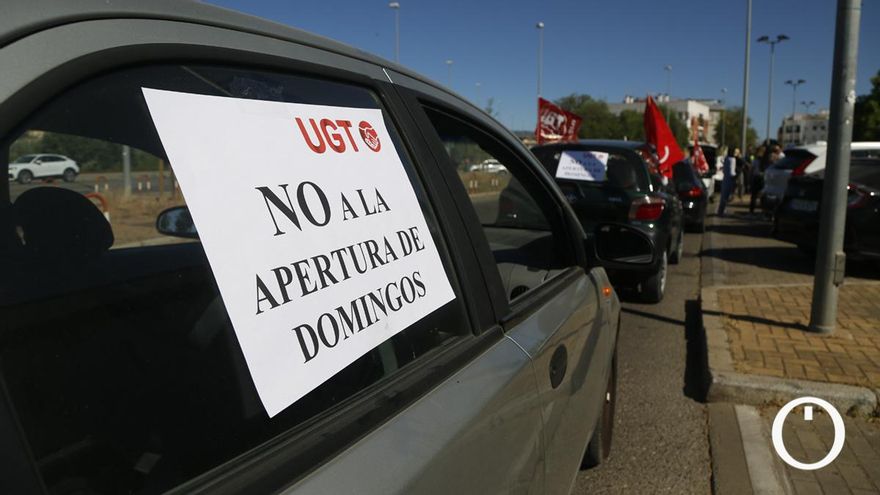 Córdoba crea una comisión que evalúe el impacto de abrir comercios los domingos y festivos