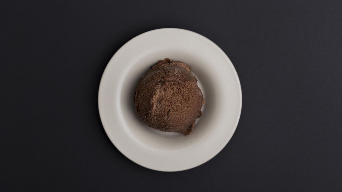 Bola de helado de chocolate 