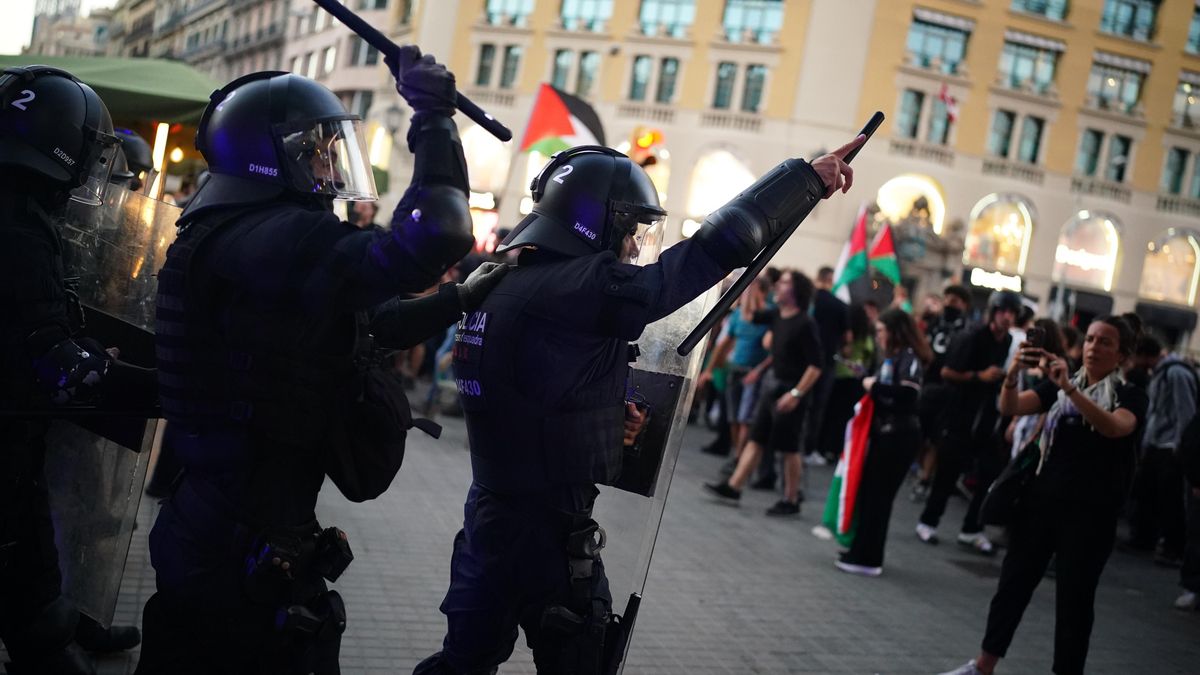 Diez detenidos y 19 mossos heridos leves en la manifestación del sábado por la tarde en Barcelona de apoyo a Gaza