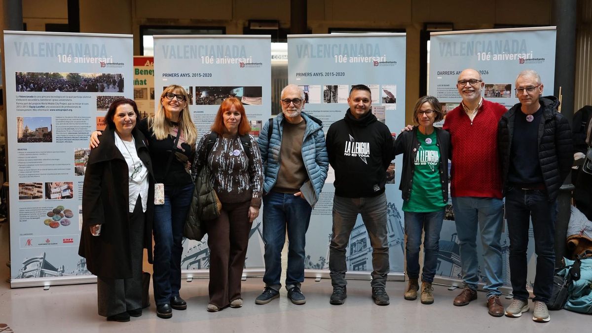 La dècima edició de La Valencianada ompli de nou els carrers de València.