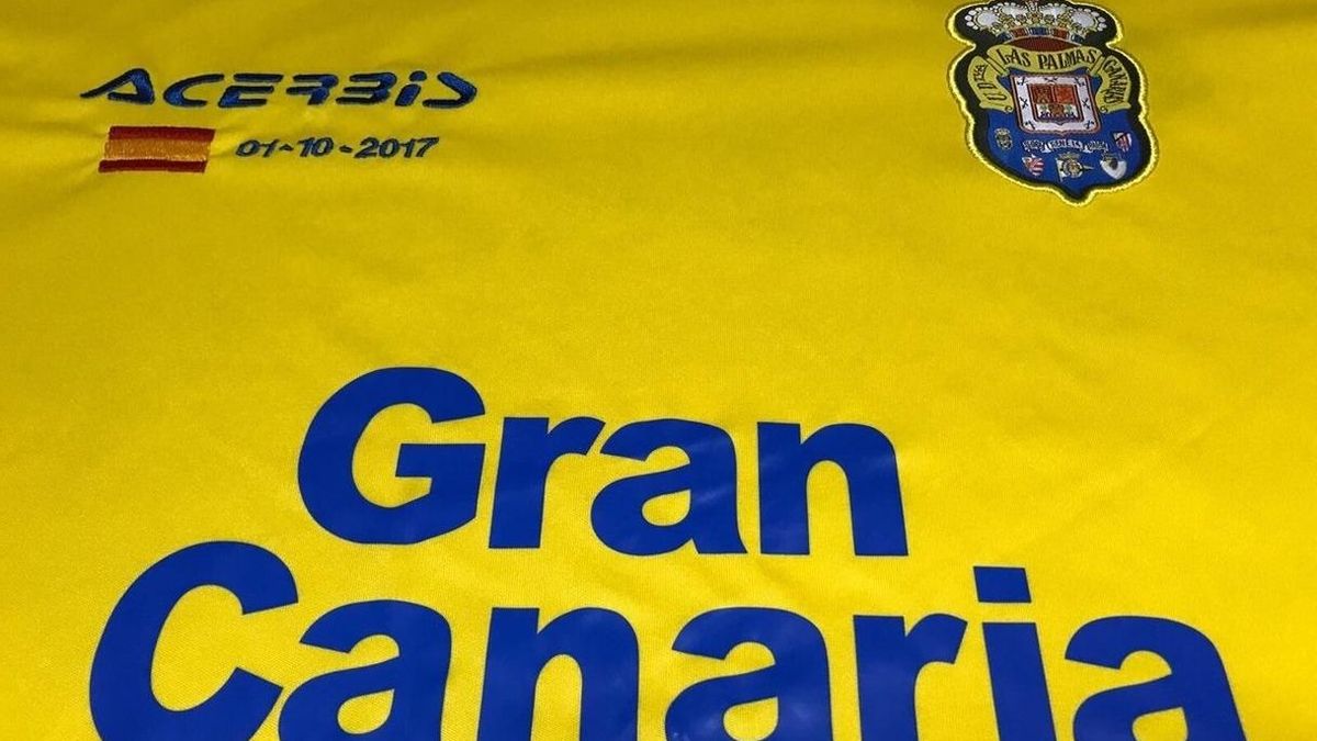 La Unión Deportiva Las Palmas lucirá la bandera de España en su camiseta en el partido contra el Barcelona