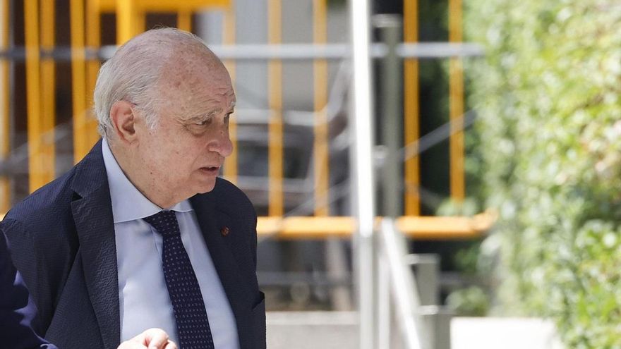 El exministro Jorge Fernández Díaz sale de la Audiencia Nacional.