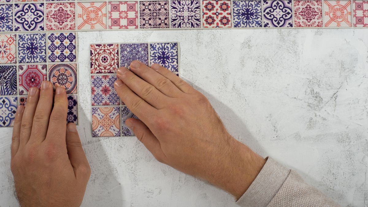 Colocando los azulejos en una pared