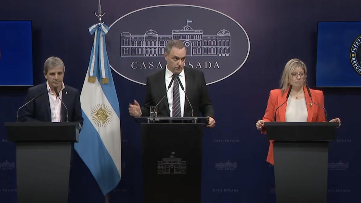 Caputo admitió que el escándalo de Adorni se metió en las charlas con inversores extranjeros