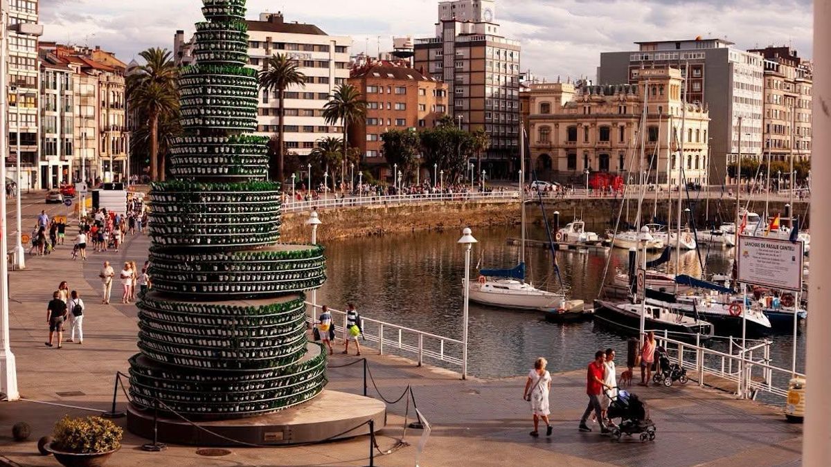 La Fiesta de la Sidra de Gijón regresa del 20 al 30 de agosto con su multitudinario récord de escanciado