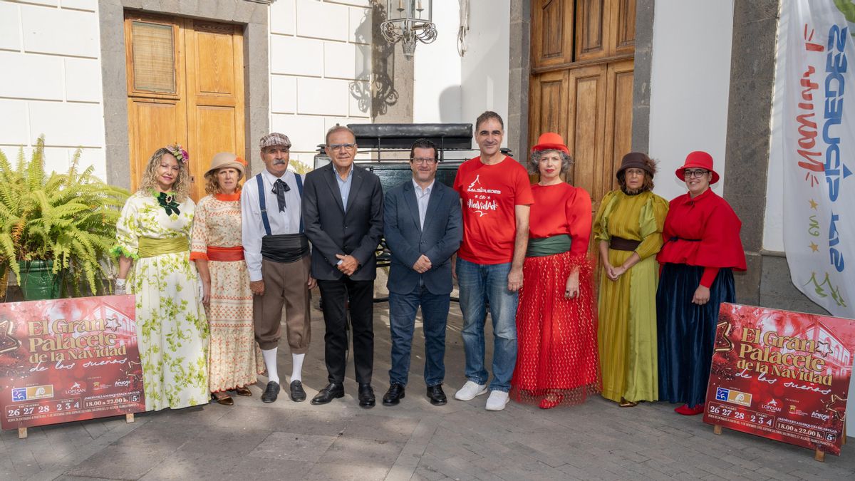 Pedro Rosales, Juan Jesús Facundo y José Gilberto Moreno, junto a los actores de la compañía.