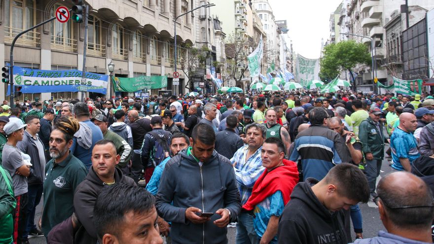 Mientras Camioneros pide 131% de aumento, tres gremios ya lograron paritarias arriba del 100%