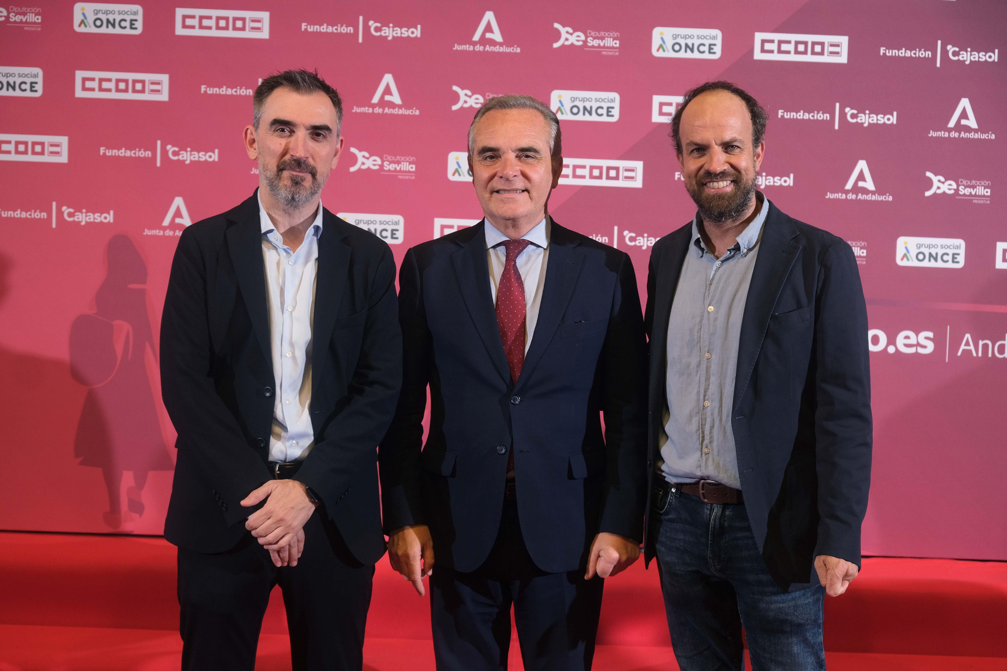 Escolar y Ramajo, con Juan Bueno, primer teniente de alcalde del Ayuntamiento de Sevilla, en el centro