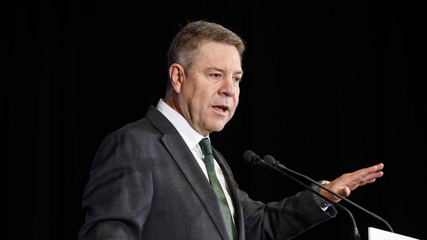 Page pide al PP y al PSOE un "giro al centro" para volver a ser "derecha moderada e izquierda moderada"