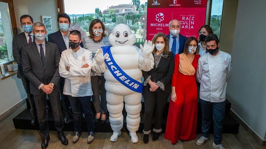 Los protagonistas de la presentación.