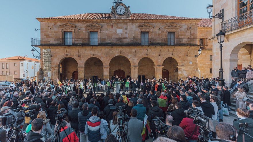 Abascal reivindica que los españoles "puedan elegir su futuro, sin depender de oscuras agendas globalistas"