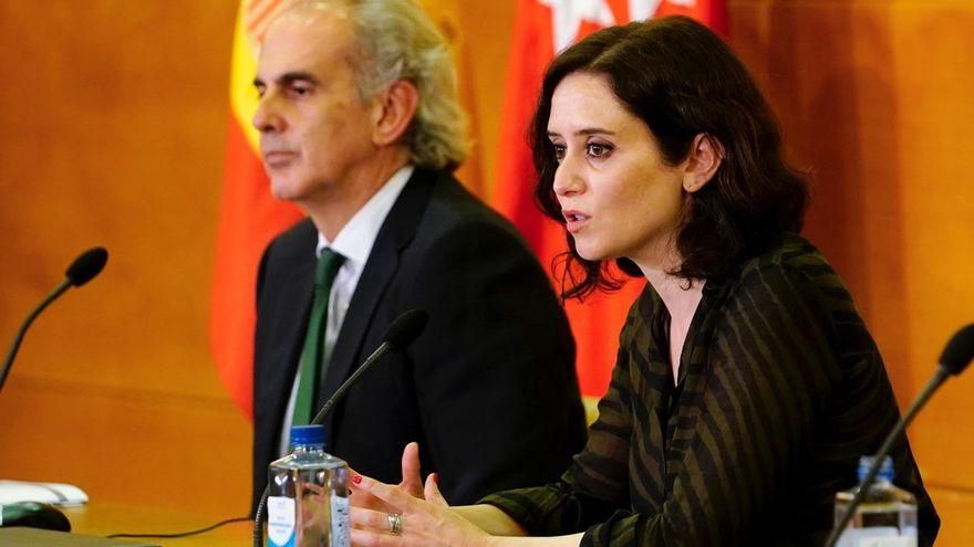 La presidenta de la Comunidad de Madrid, Isabel Díaz Ayuso, y el consejero de Sanidad, Enrique Ruiz Escudero.