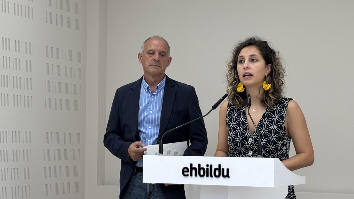 La presidenta de la comisión de investigación, Irati Jiménez (EH Bildu), durante la comparecencia en la que han explicado las conclusiones.
