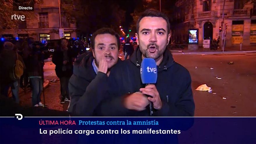 El reportero de TVE también sufrió el acoso del mismo exaltado en la manifestación de extrema derecha en Ferraz