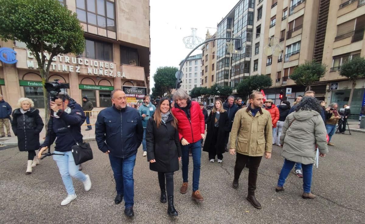 Gerardo Álvarez Courel, Nuria Rubio y Carlos Martínez, del PSOE.