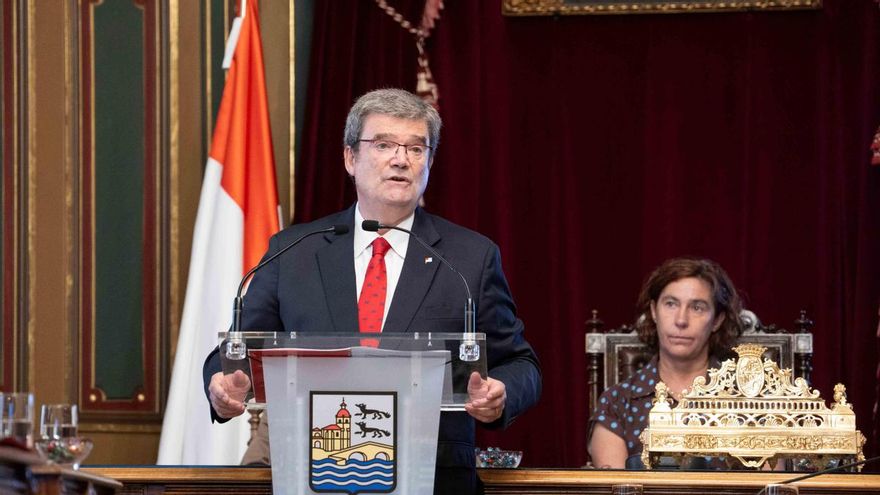 Aburto empieza su despedida como alcalde de Bilbao con "cicatrices" y el legado de "un Gobierno estable"