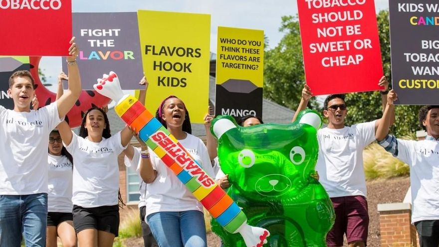 Del "glamour" a la "reducción de daños": así cambian las tácticas de la industria para socavar las políticas antitabaco