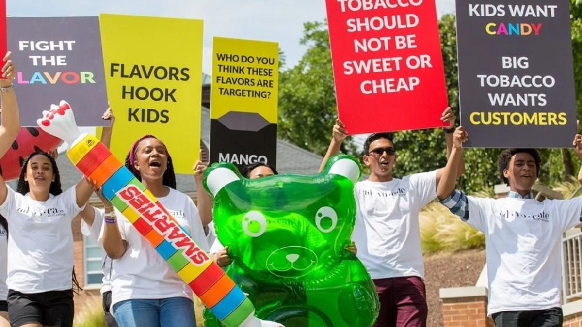 Del "glamour" a la "reducción de daños": así cambian las tácticas de la industria para socavar las políticas antitabaco