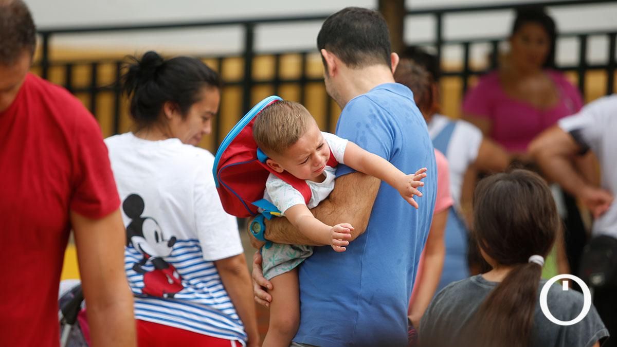 Lágrimas y abrazos en la vuelta al 'cole' de los más pequeños