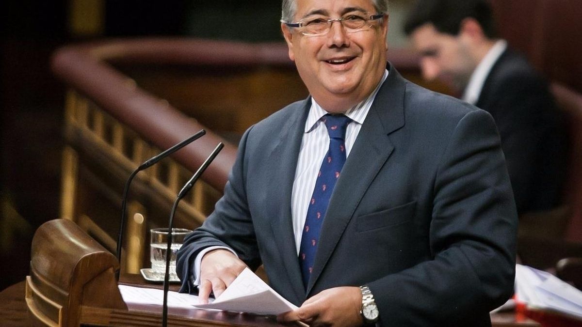 El PSOE exige explicaciones a Zoido por nombrar a un promotor inmobiliario para la sociedad que construye cárceles