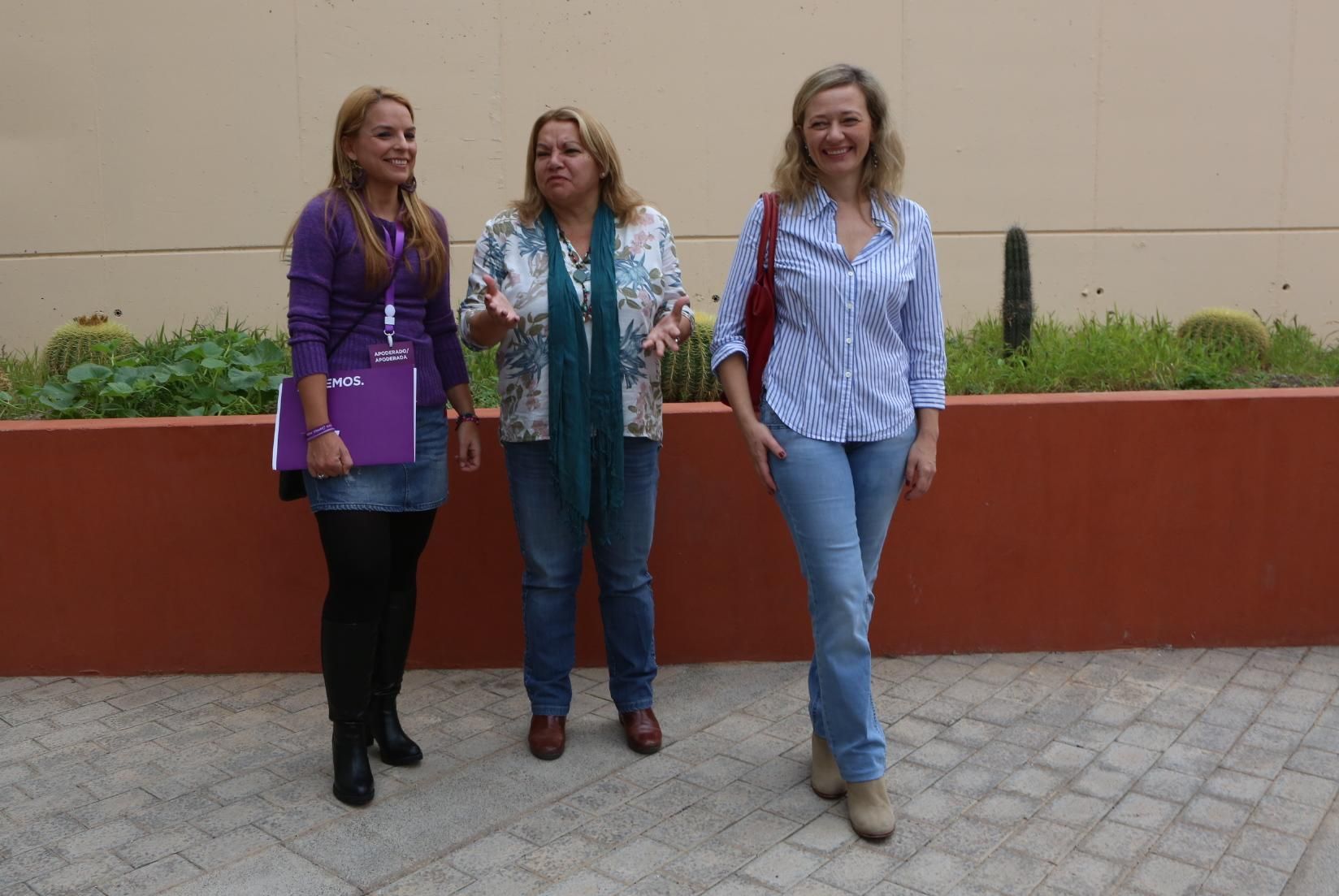 Noemí Santana, Meri Pita y Victoria Rosell acuden a las urnas (ALEJANDRO RAMOS)