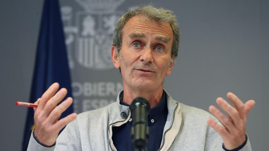 Simón cree que en breve se aprobará vacuna AstraZeneca para mayores 65 años