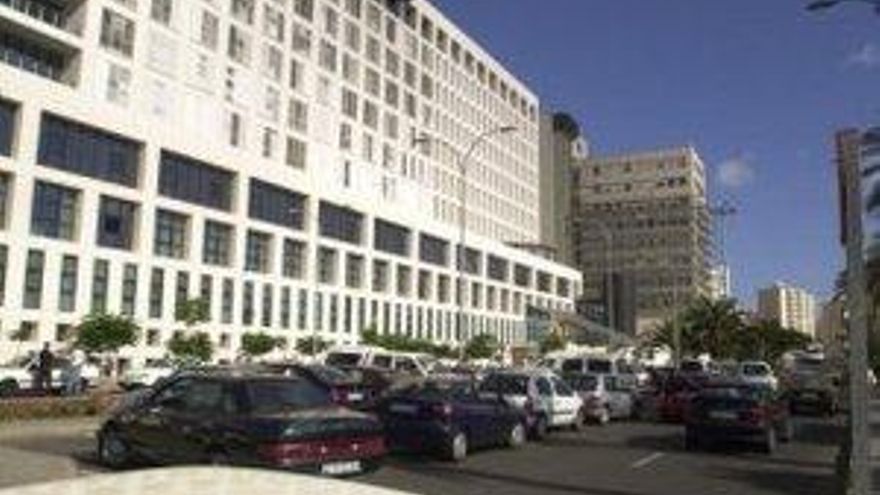 189 trabajadores del Hospital Insular se han contagiado de COVID-19 en la segunda ola, más del doble que en el Negrín