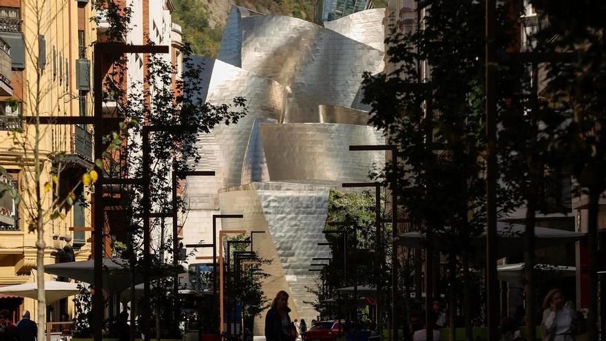 El museo Guggenheim de Bilbao amplía su horario en verano para "absorber la gran afluencia de público"