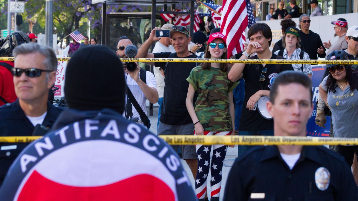 Fotografía de archivo de miembros del colectivo Antifa (Anti-Fascismo).