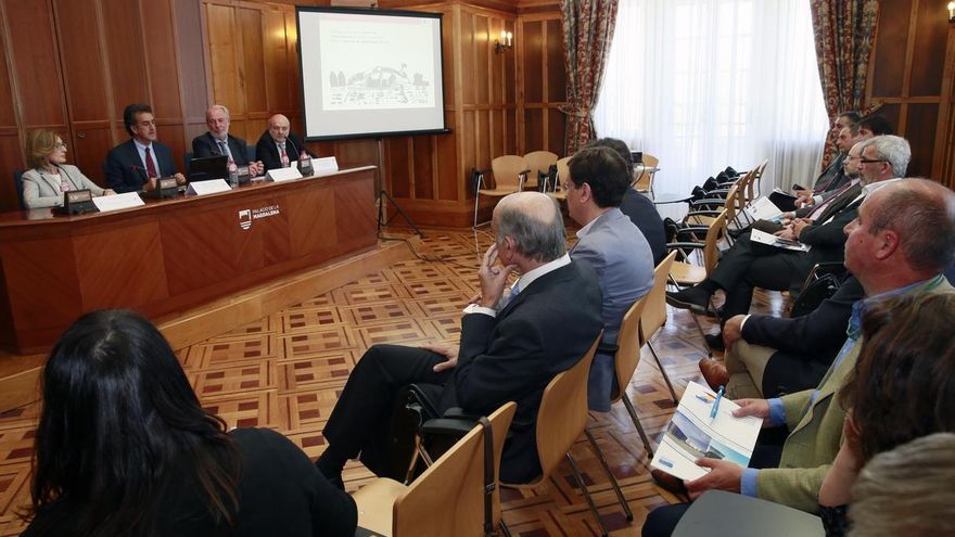 Martín reivindica apartaderos en el ferrocarril Santander-Valladolid