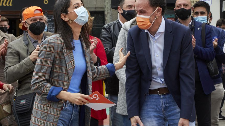 La presidenta de Ciudadanos, Inés Arrimadas, y el portavoz de la Ejecutiva del partido y candidato a la Presidencia de la Comunidad de Madrid, Edmundo Bal.