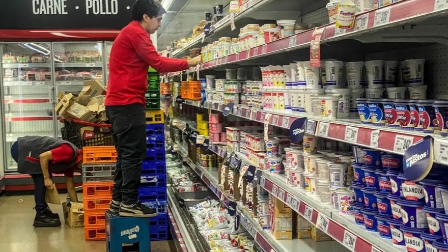 Menos inflación y menos consumo en Argentina