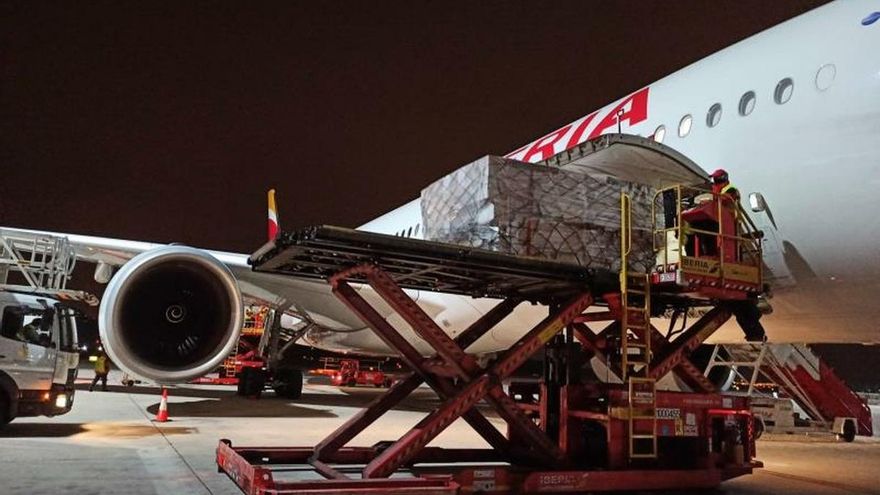 Llegan 3 millones de mascarillas en un avión activado por tres empresas