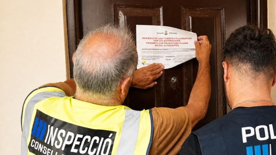 Precintan y multan con 275.000 euros una vivienda convertida ilegalmente en piso turístico en Ibiza