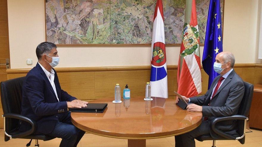 Erkoreka se reúne con los sindicatos de la Ertzaintza y espera una legislatura de "cordialidad"