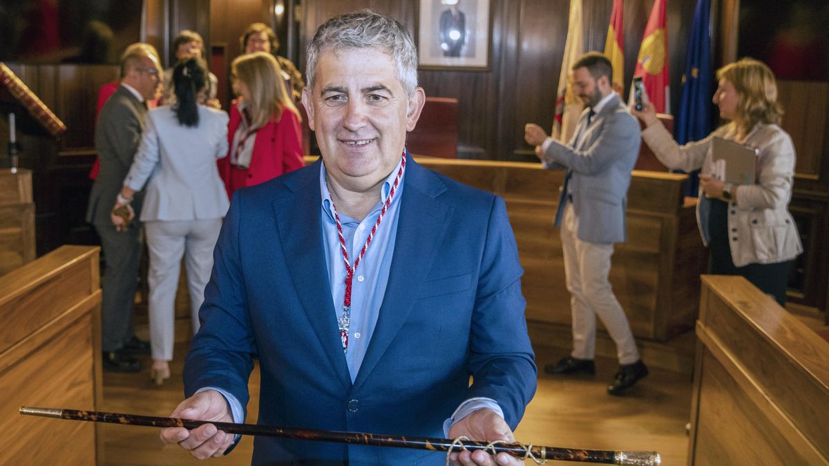 Javier Antón (PSOE) ofrece diálogo a PP y Vox en su toma de posesión como alcalde de Soria