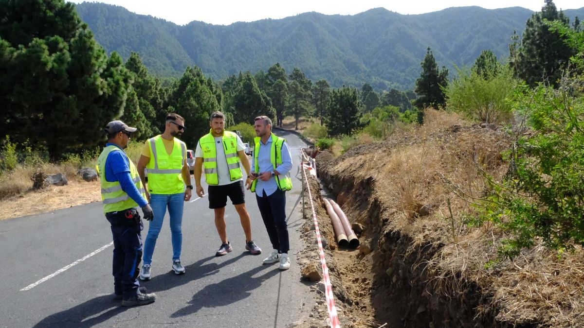 Visita a  la obra de instalación de la red de suministro eléctrico del Centro de Visitantes Virgen del Pino.