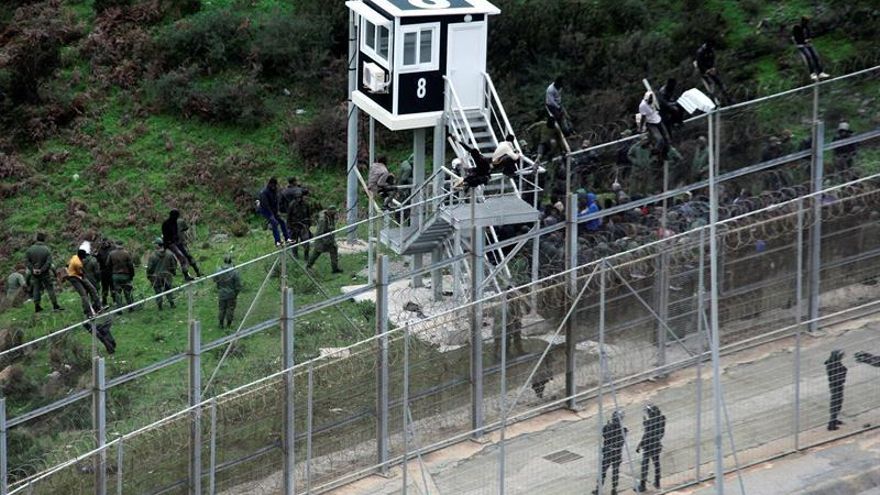 Ceuta cifra en 1.100 los inmigrantes que intentaron asaltar la frontera de Ceuta