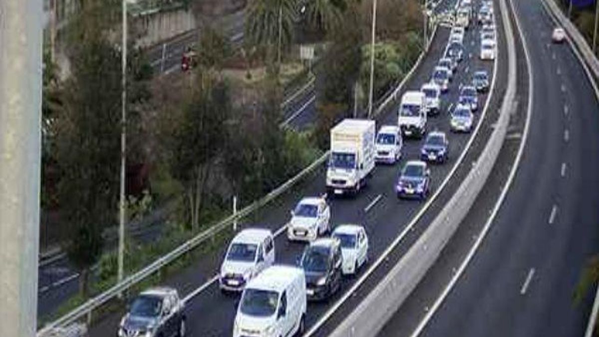 Retenciones en la TF-5 a la altura de Tacoronte.