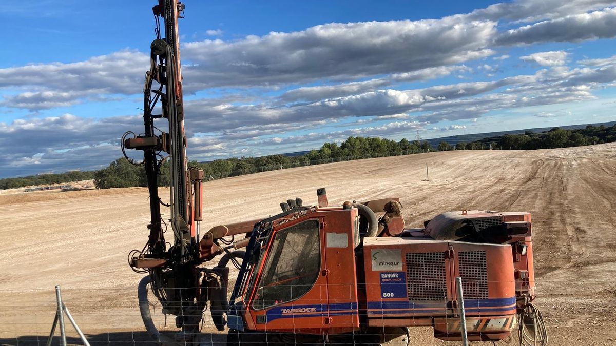 Máquinas trabajando en el área rural