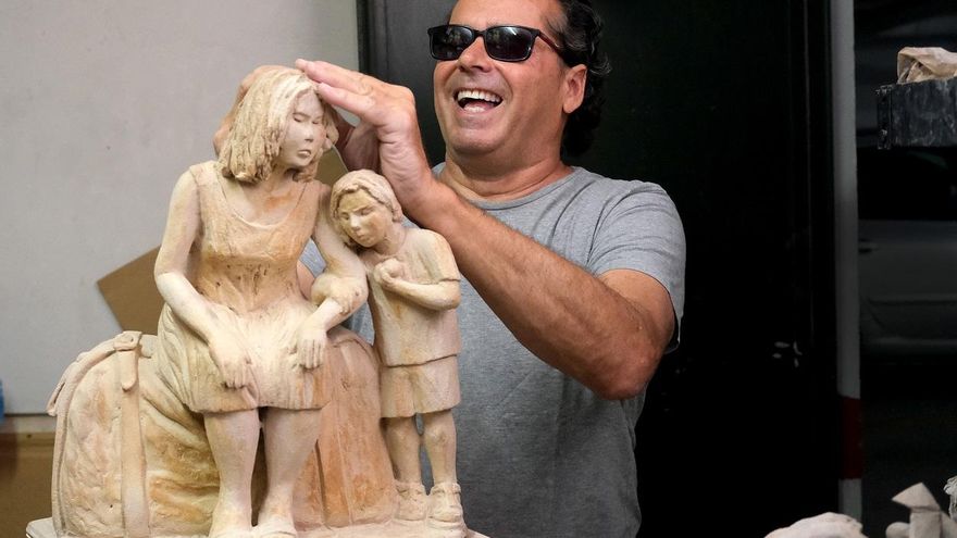 Manuel Cruzado, escultor ciego: "Necesitamos más accesibilidad y menos postureo"