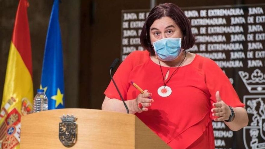 La consejera de Agricultura, Desarrollo Rural, Población y Territorio, Begoña García, en rueda de prensa