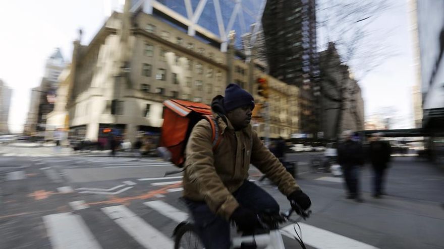 La lucha de los repartidores de Nueva York para mejorar sus condiciones laborales: "Es David contra Goliat"