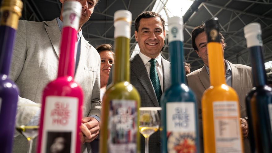 El Gobierno andaluz adjudica a una empresa sancionada el reparto de aceite en colegios a 7 días del desayuno del 28F