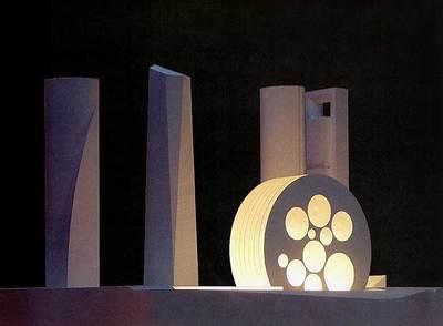 Maqueta con el rascacielos circular diseñado por los arquitectos Tuñón y Mansilla