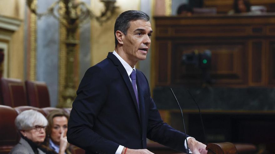 Sánchez carga contra la "oposición destructiva" y acusa al PP de "recortar los servicios públicos a cambio de favores"