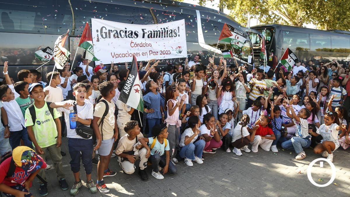 Emoción en la despedida a los niños saharauis que han pasado sus vacaciones en paz en Córdoba