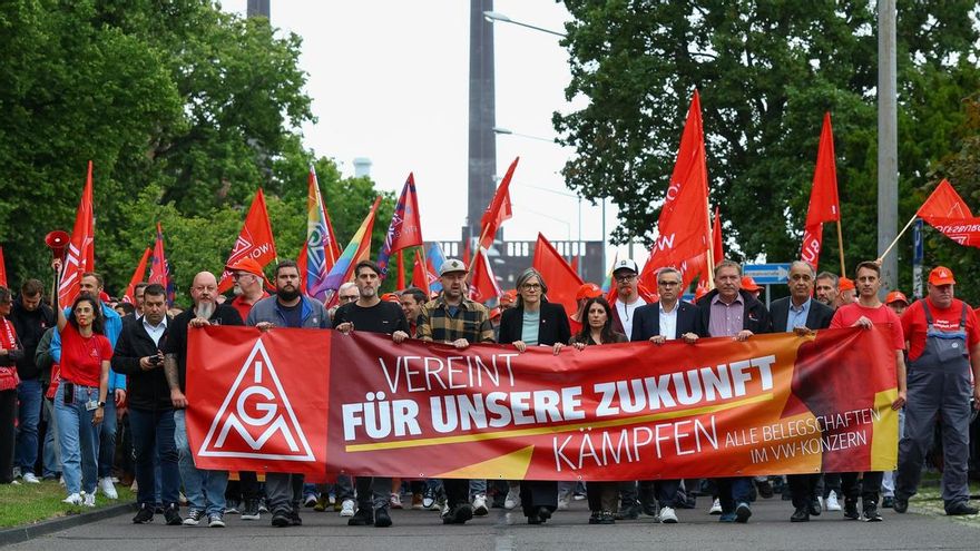 La plantilla de Volkswagen confía en las protestas y la cogestión para frenar el mayor recorte laboral