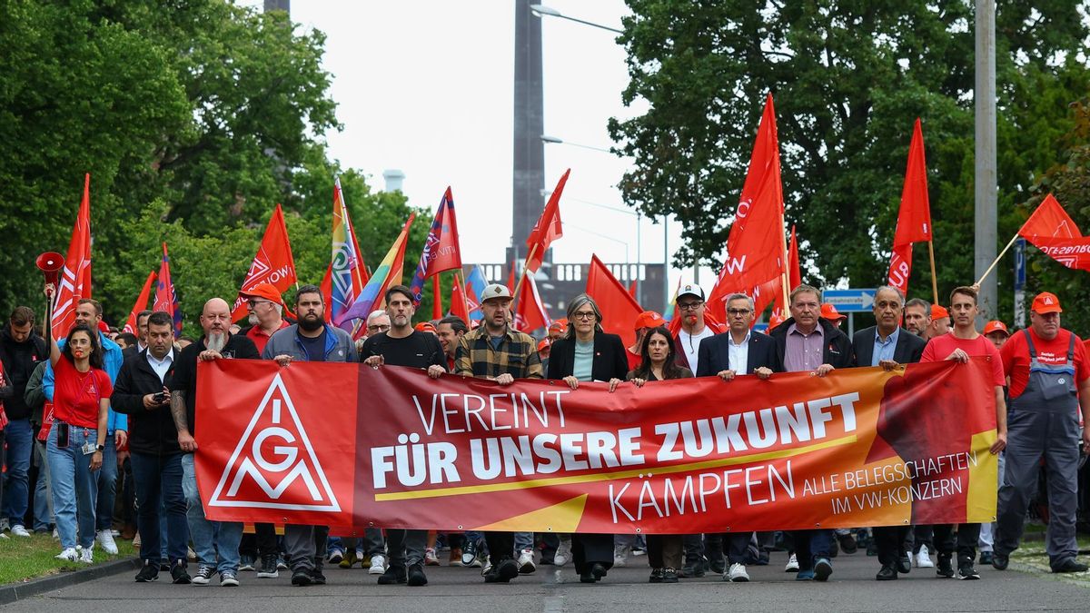 La plantilla de Volkswagen confía en las protestas y la cogestión para frenar el mayor recorte laboral