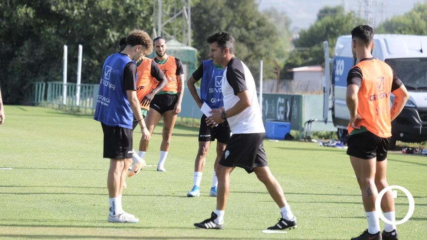Iván Ania: "El partido en Antequera es una buena referencia de lo que nos vamos a encontrar en la liga"